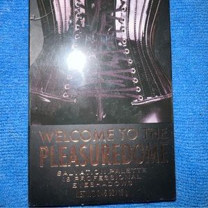 Makeup revolution palette